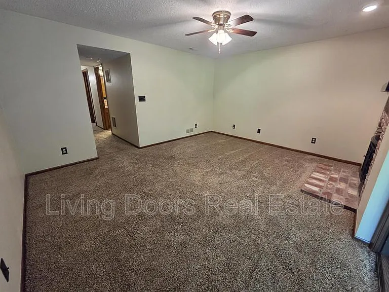 2335 Southwood Pl — Photo 13