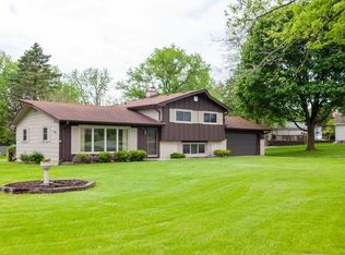 5101 S Mars Dr, New Berlin, WI 53146