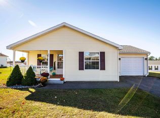 8 Morning Glory Dr, Franklin, NH 03235