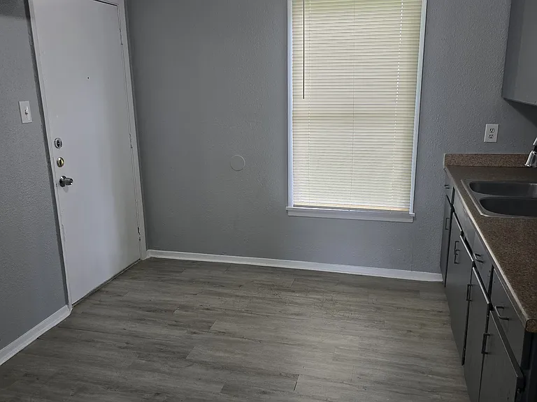 507 Mannington Dr — Photo 9