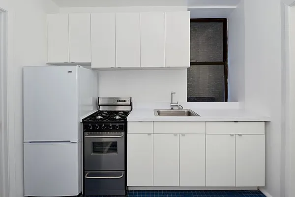 Rented by Aether Property Group | media 13