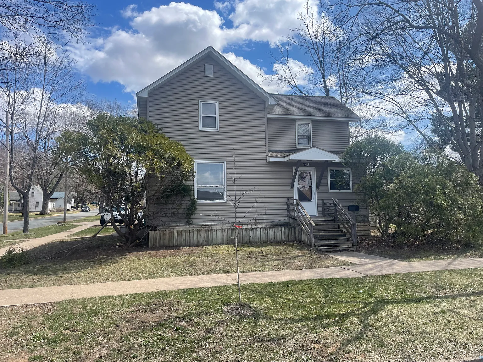 7 bed, 2.5 bath, $2,100 — Photo 1