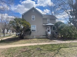 1102 10th St E, Menomonie, WI 54751