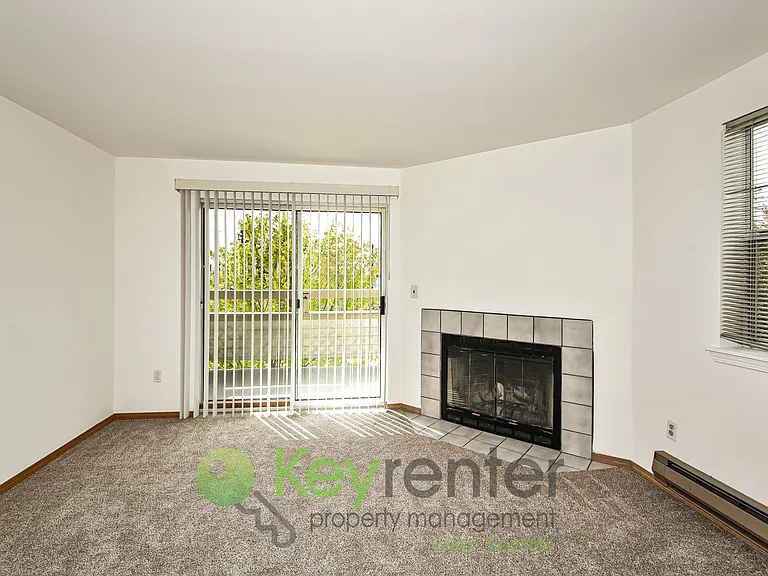 6042 Fauntleroy Way SW — Photo 4
