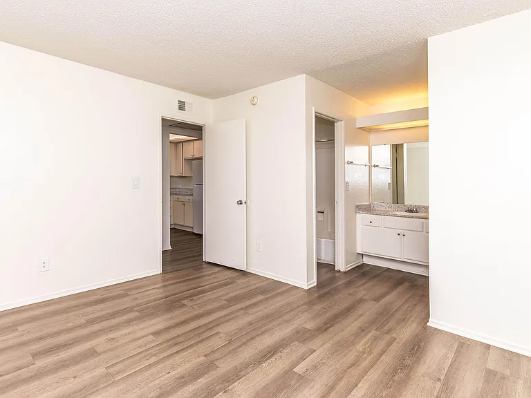 Eastwood Apartment Homes — Photo 45