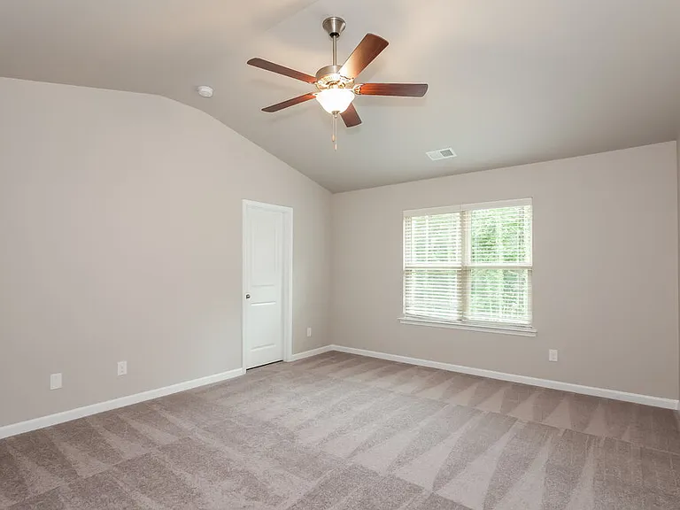 208 Neal Dr — Photo 8