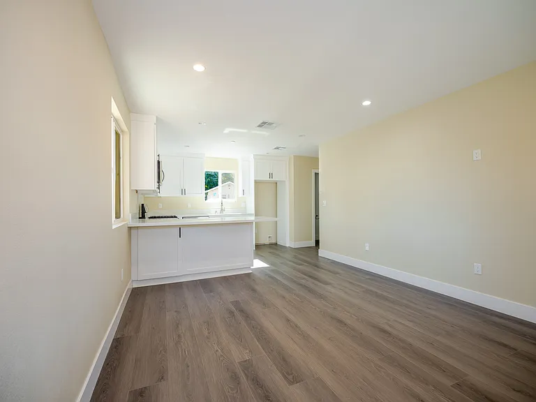 24743 Valley St #1 — Photo 4