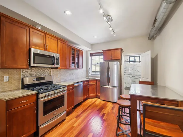 96 Bowers St #3L, Jersey City, NJ 07307