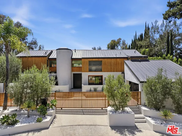 3319 Dona Lola Pl, Studio City, CA 91604