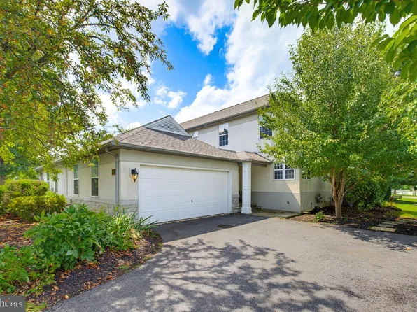 3 Laurelgate Pl, Millersville, PA 17551
