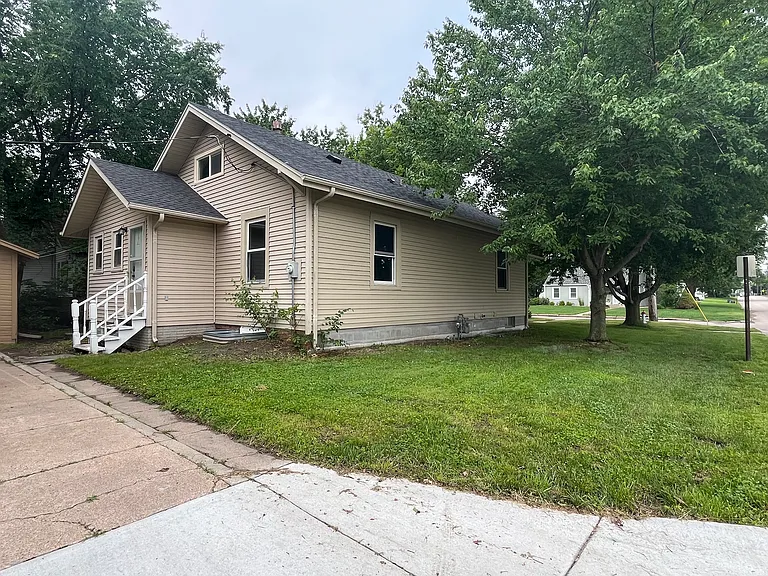 1142 N Minnesota Ave — Photo 4