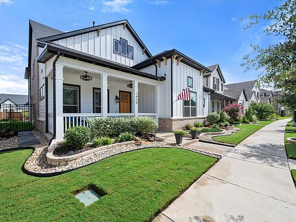 3rd image of 1429 Cypress Thorn Dr