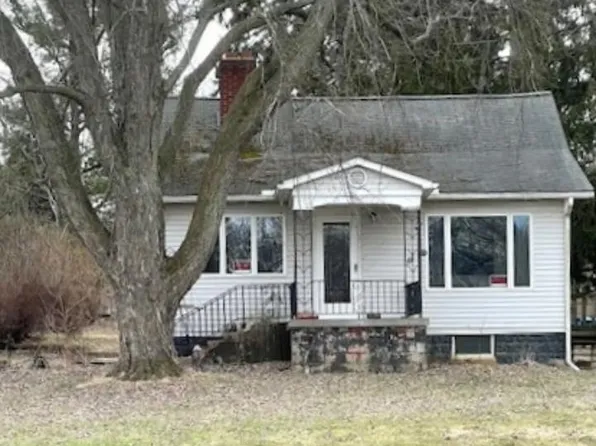 1518 Triple Oak Dr, Fenton, MI 48430