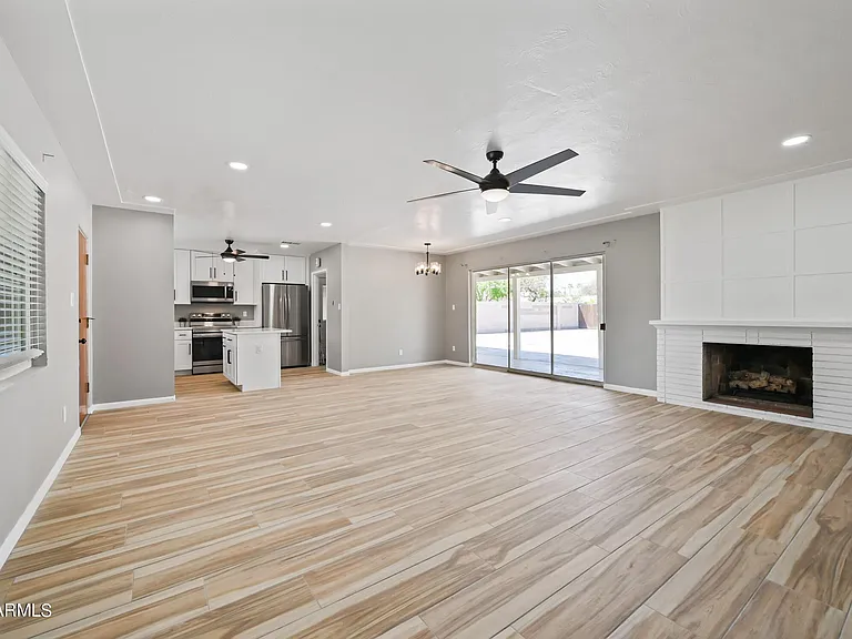 1226 W Rancho Dr — Photo 11