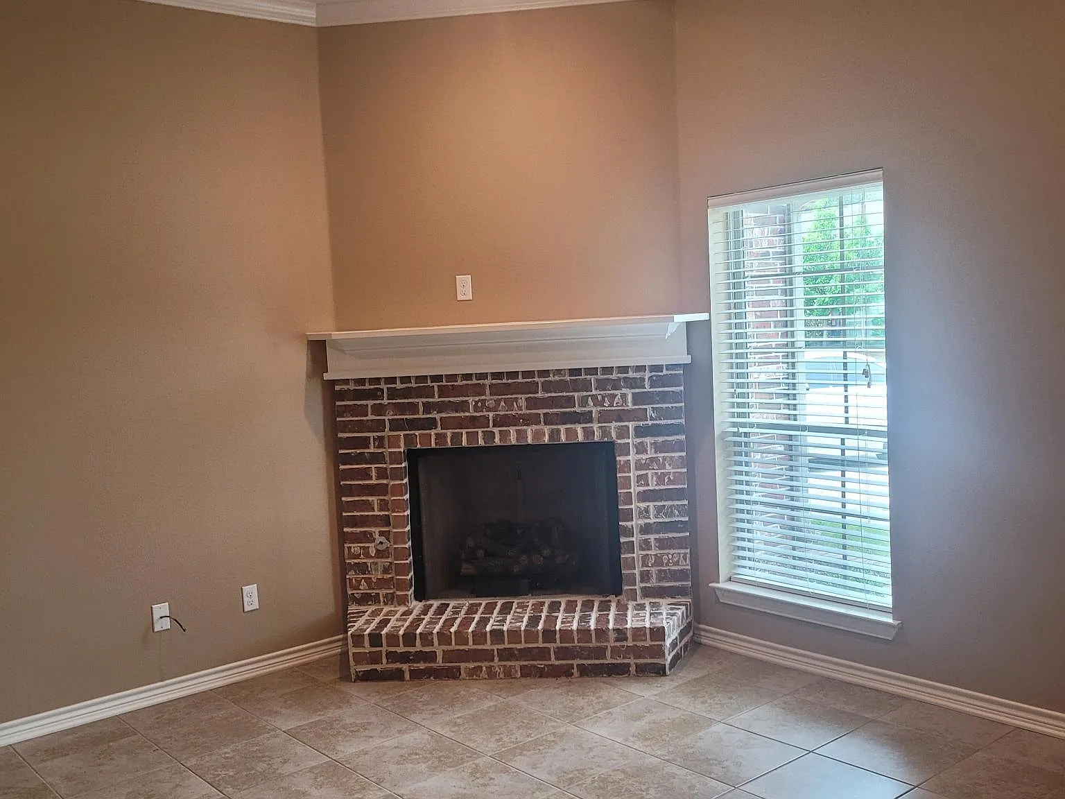 3 bed, 1400 sqft, $1,900 — Photo 4