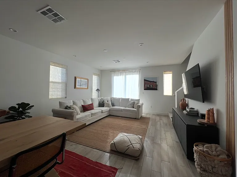 825 N 9th Ave #12 — Photo 7