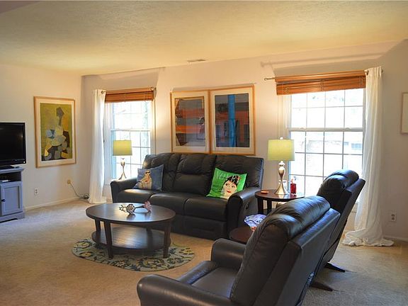3rd image of 1265 Wednesbury Cir