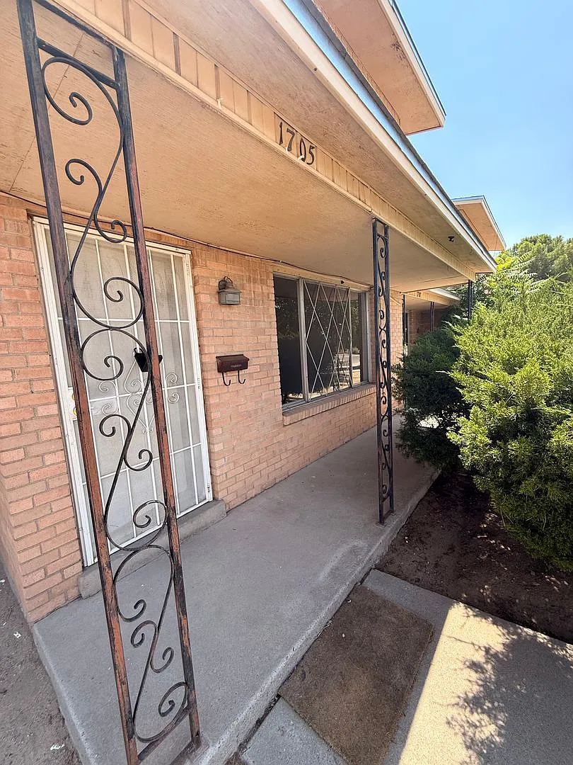 Retro Town House — Photo 2