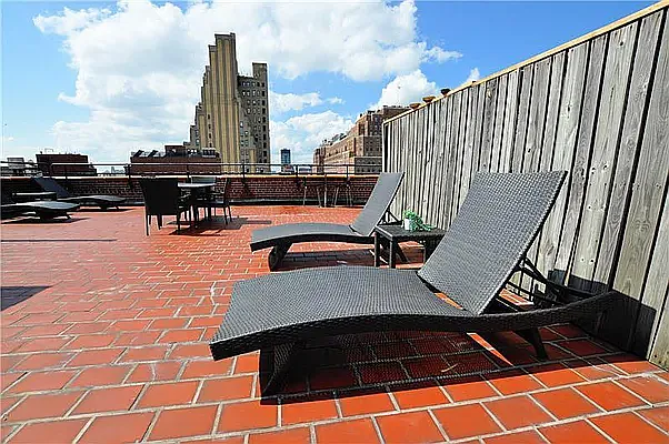 Rented by Buchbinder & Warren | media 21