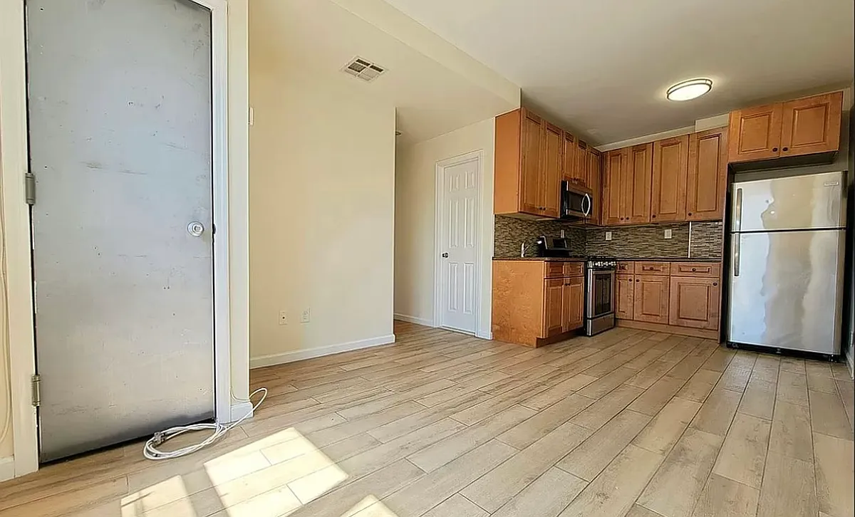 Building Photo - 620 Crescent St #3L