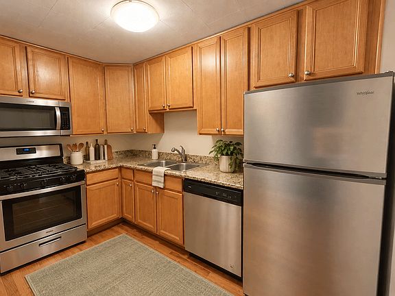 3rd image of 4600 N Clarendon Ave APT 1204