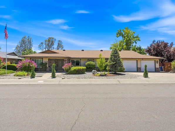 2961 Panorama Dr, Redding, CA 96003