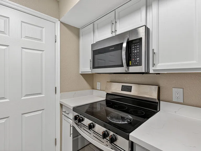 Mer Soleil Apartments — Photo 9