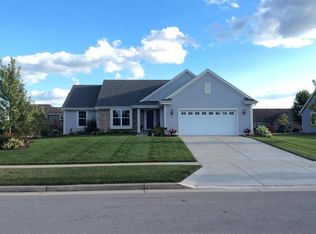 625 Oldfield Ave, Mukwonago, WI 53149