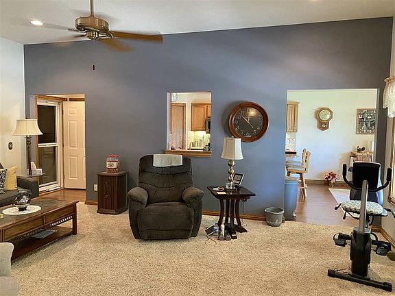 3rd image of 3067 Gaslight Dr