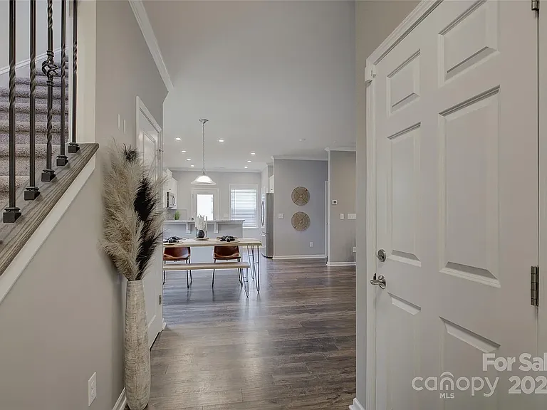 7134 Thornrose Dr — Photo 5