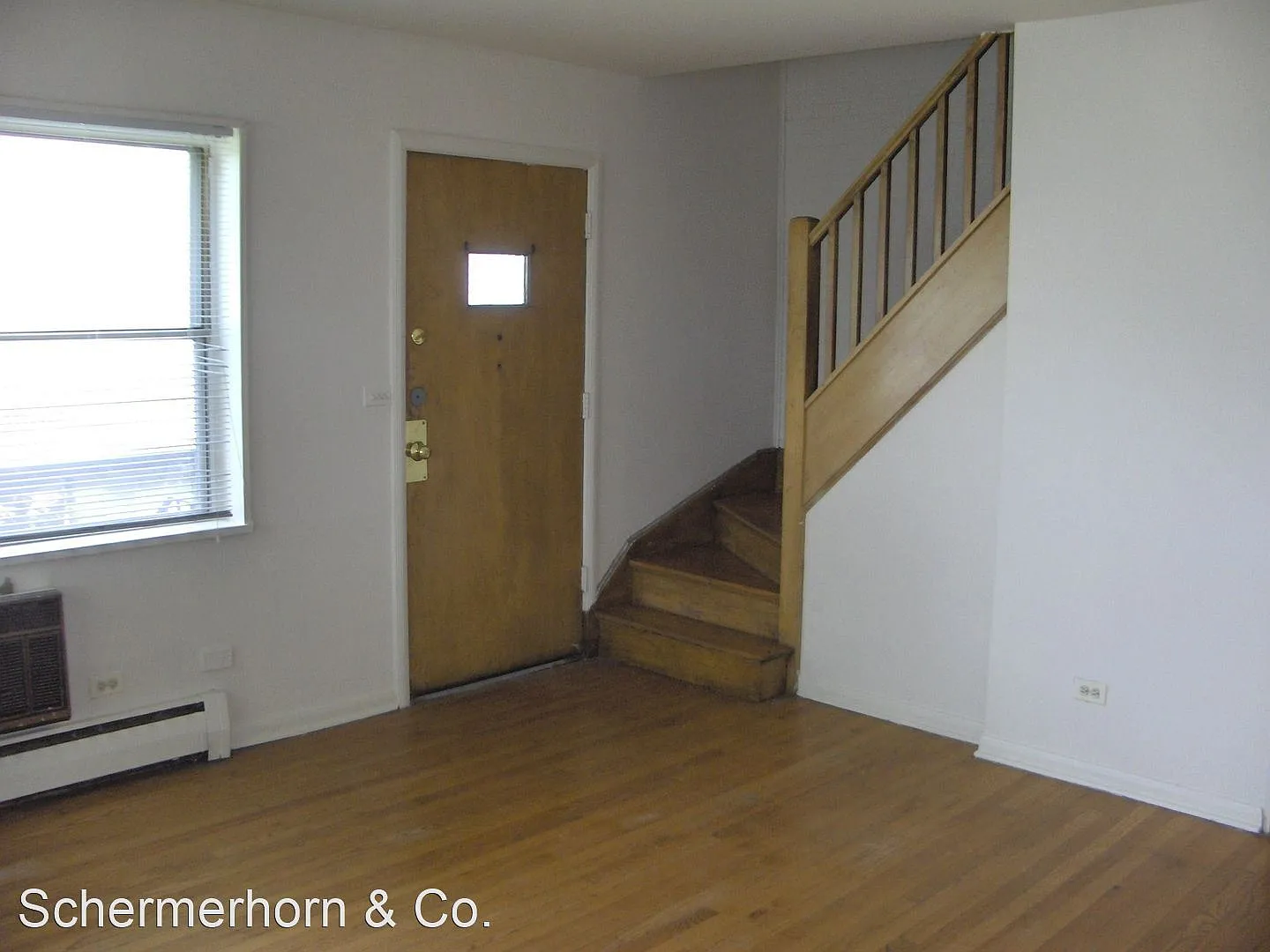 304 - *2113-15 Darrow Building* — Photo 3