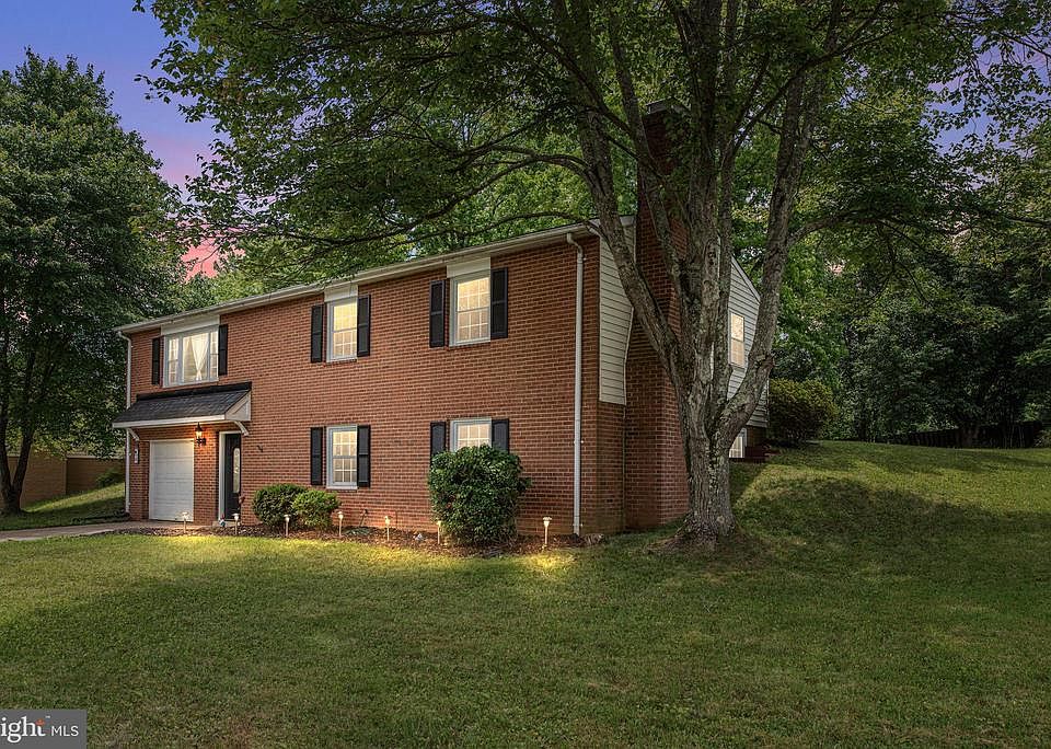 FABULOUS RENOVATED HOME IN WINEWOOD