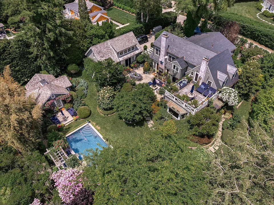 12 Huntington Ln