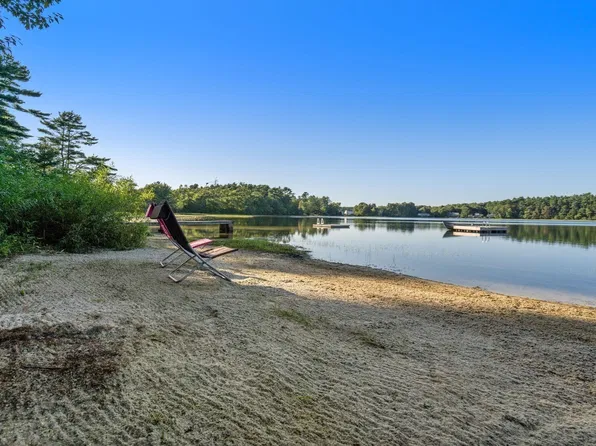 16 Carmichael Way, Wareham, MA 02571