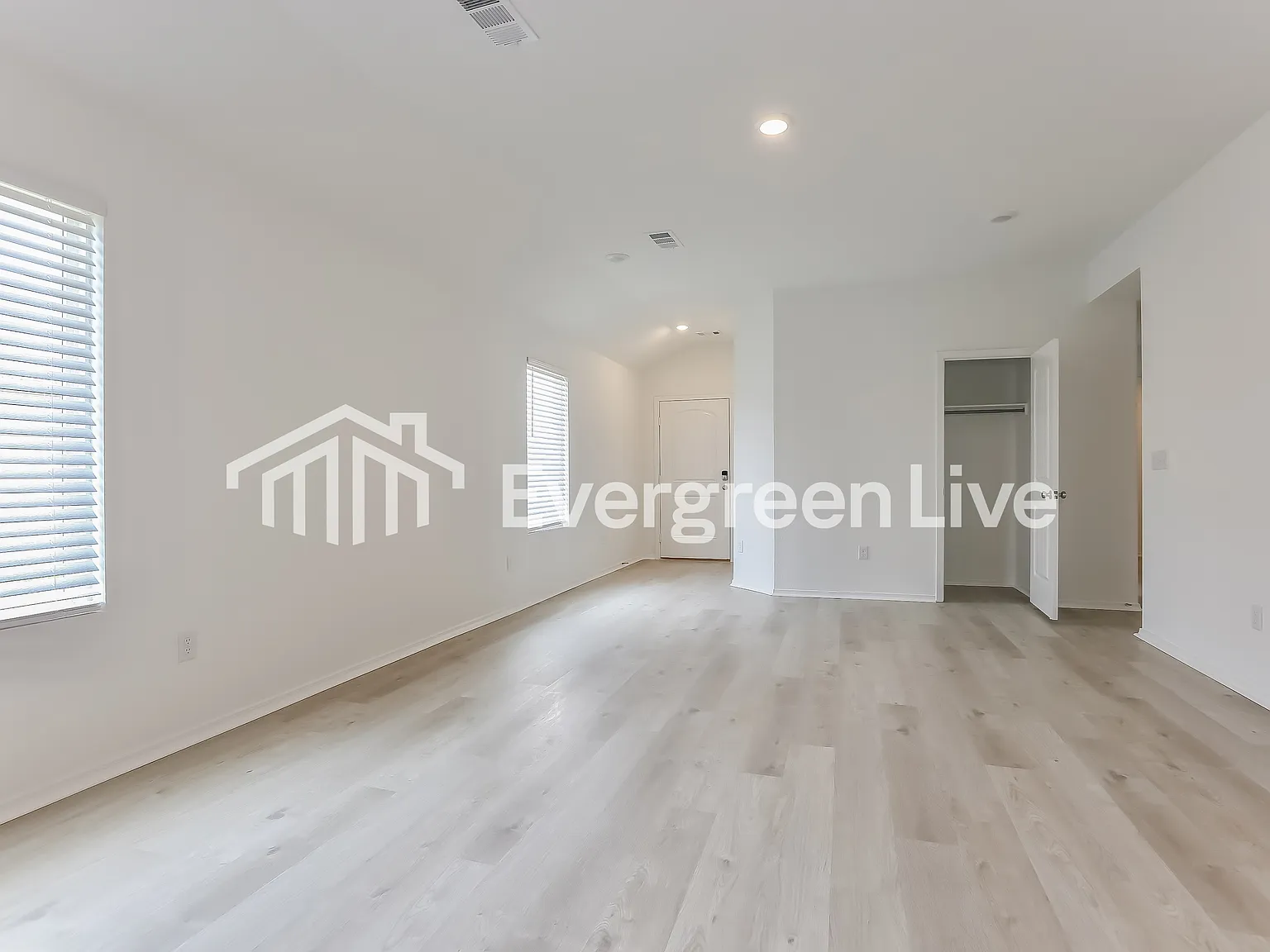 4 bed, 2.0 bath, 1496 sqft, $1,295 — Photo 3