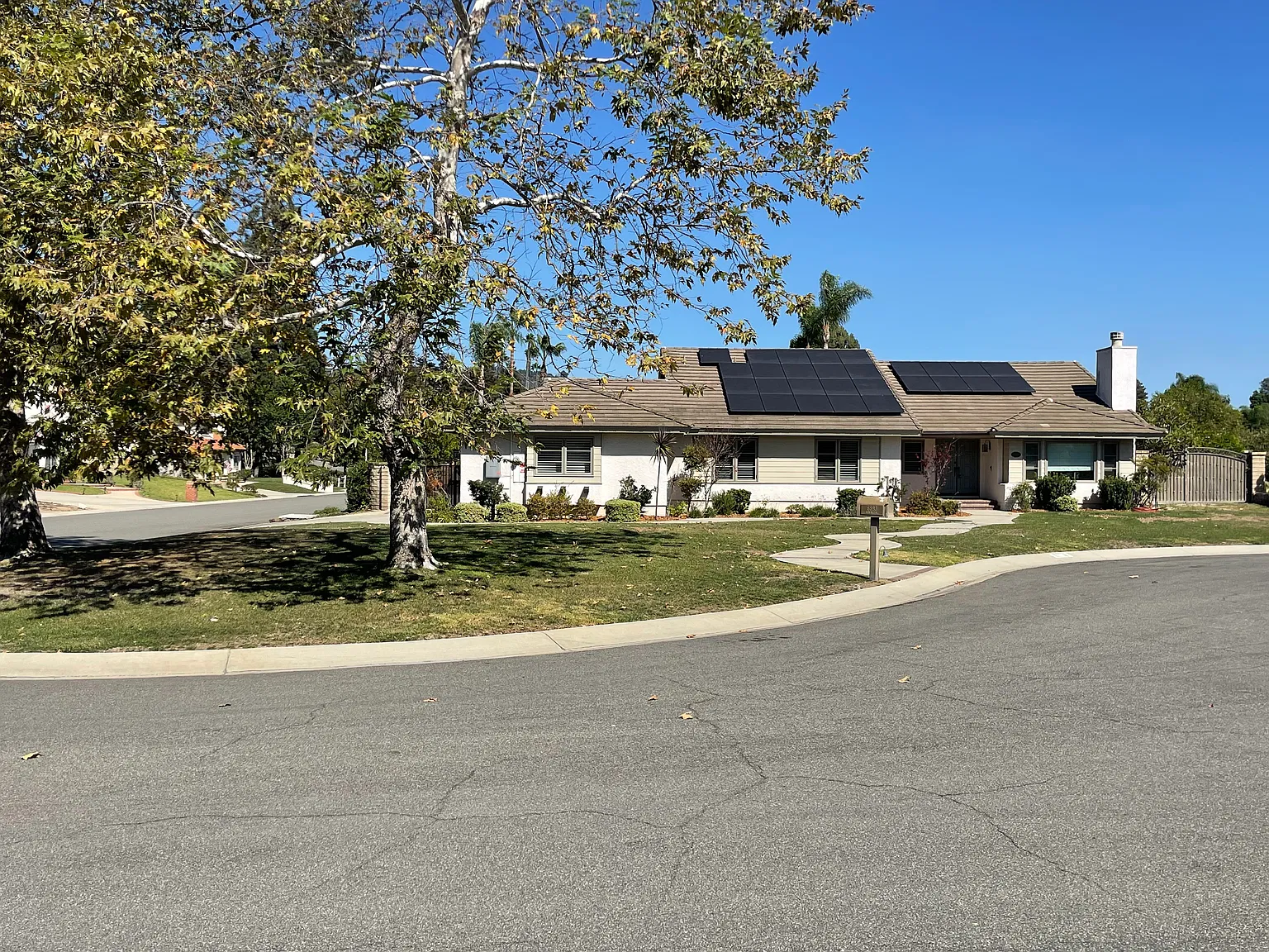 4 bed, 2261 sqft, $5,500 — Photo 2