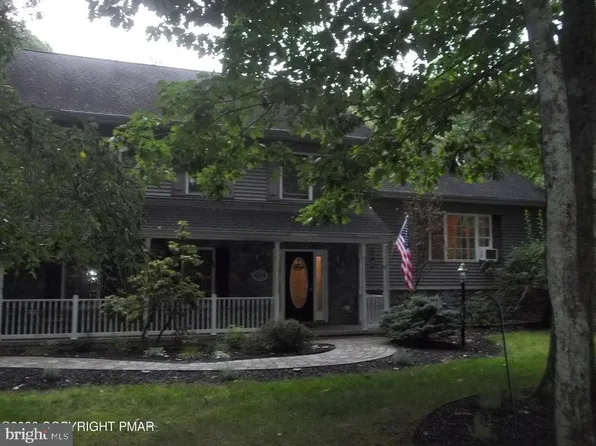 6164 Starlight Ct, Swiftwater, PA 18370