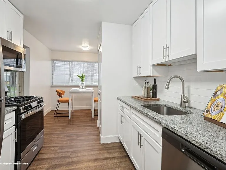 Satyr Hill Apartments — Photo 1