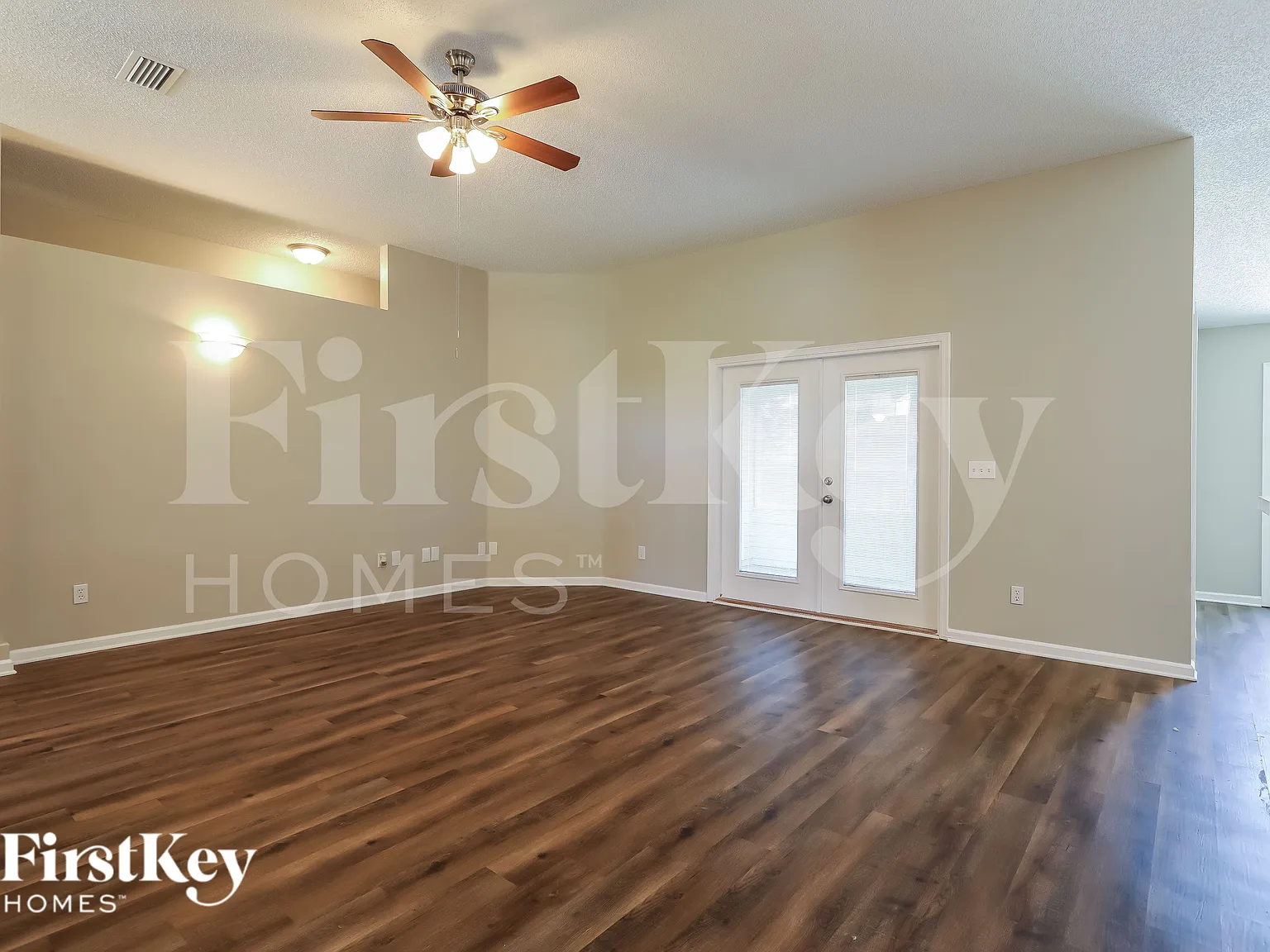 4 bed, 2.0 bath, 1960 sqft, $2,460 — Photo 4