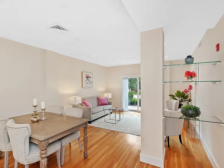 324 Hammond Pond Pkwy #1 — Photo 12