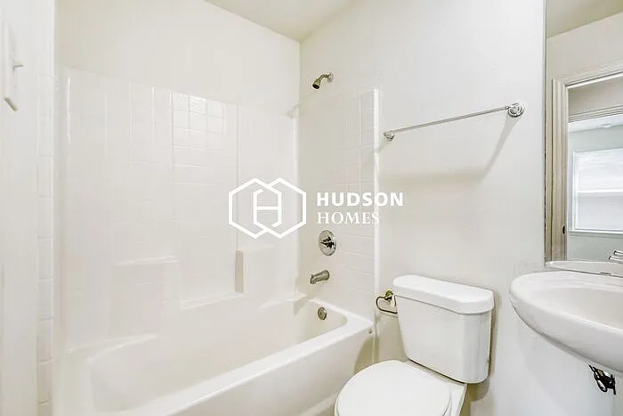 410 S 12th St #101 — Photo 11