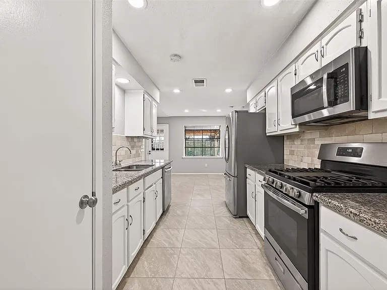 927 Comstock Springs Dr — Photo 32