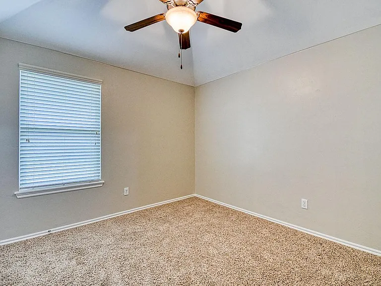 19208 Greenery Ln — Photo 18