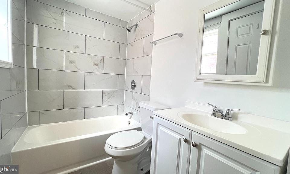 2nd image of 1612 N 2nd St APT 1-R