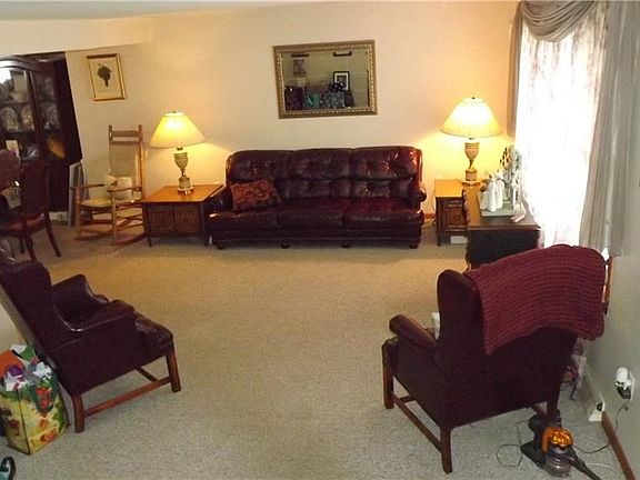 3rd image of 376 Norwood Ave