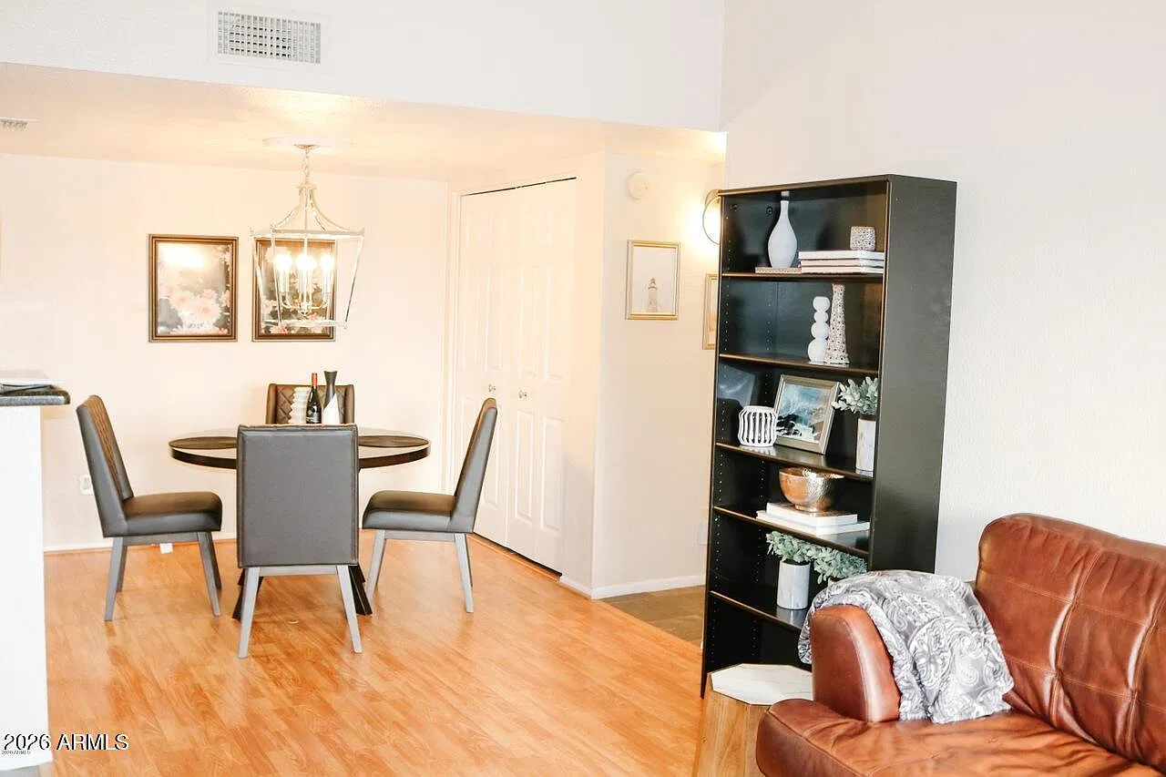 2 bed, 1.5 bath, 849 sqft, $1,300 — Photo 3