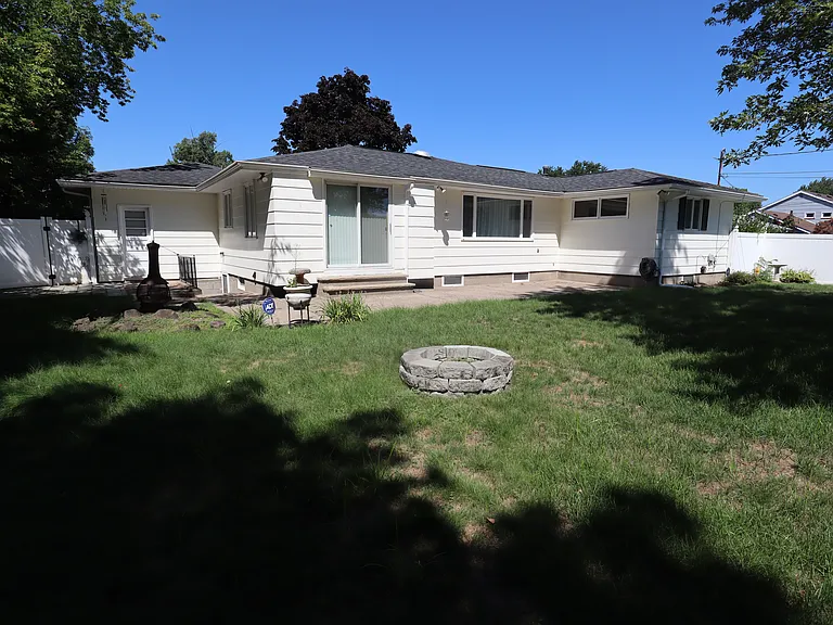 74 Meyerhill Cir E — Photo 20