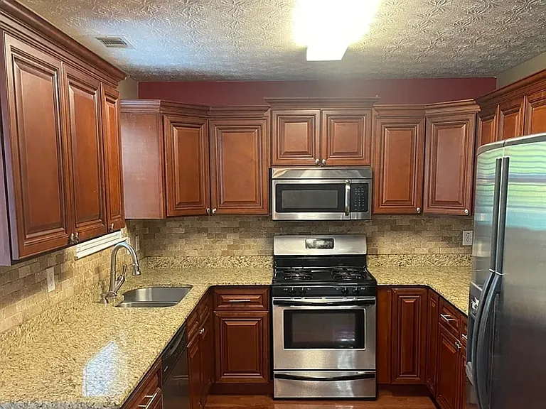 6020 Kingston Wood Way — Photo 8