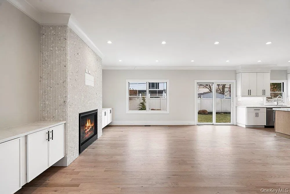 5 bed, 3050 sqft, $9,800 — Photo 3