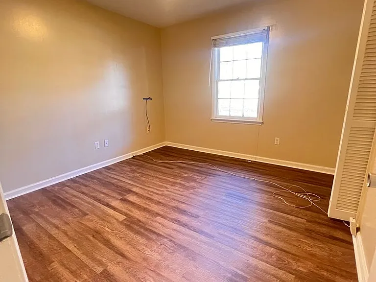 105 Springdale Rd — Photo 16